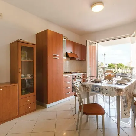 13/a Int.8 Apartment *
